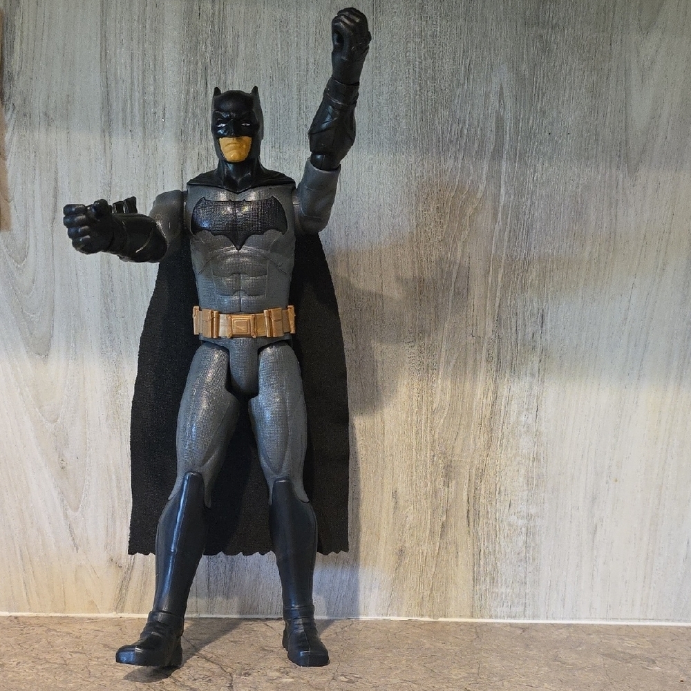 (J21) DC Justice League Batman Figure